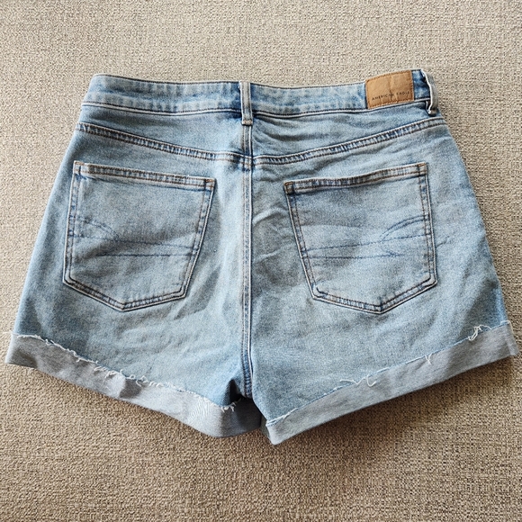American Eagle Strigid Mom Short Womens Size 10 Cuffed Hem Medium Wash Denim - Picture 5 of 5
